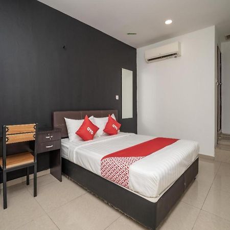 Oyo 1167 Rest And Go Hotel Klang Exterior photo
