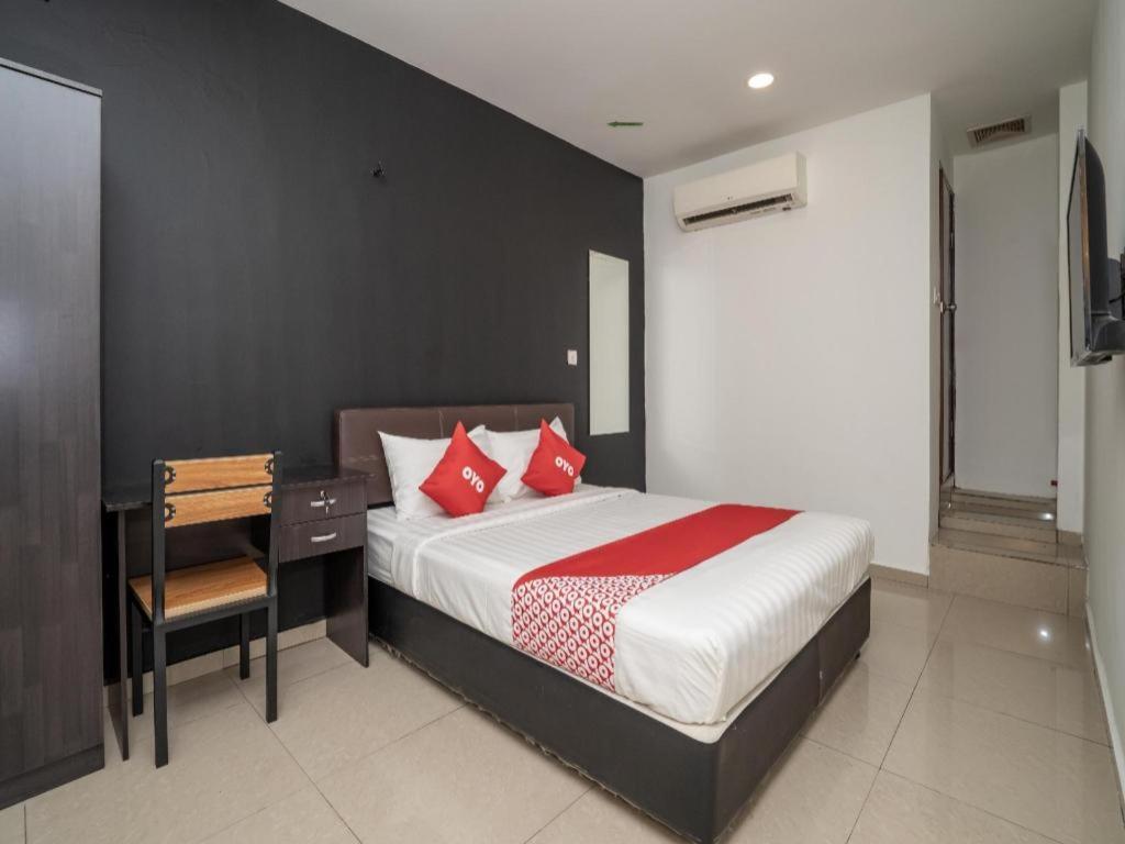 Oyo 1167 Rest And Go Hotel Klang Exterior photo