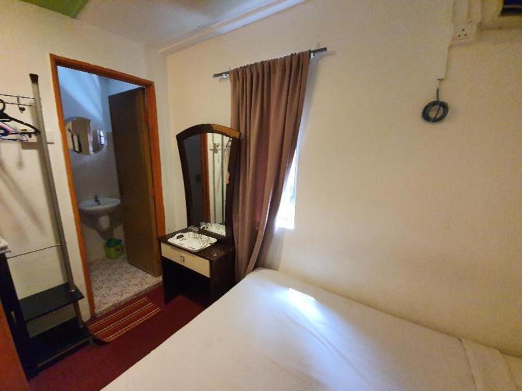 Oyo 1167 Rest And Go Hotel Klang Exterior photo