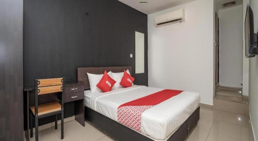 Oyo 1167 Rest And Go Hotel Klang Exterior photo