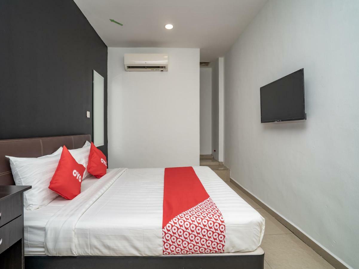 Oyo 1167 Rest And Go Hotel Klang Exterior photo