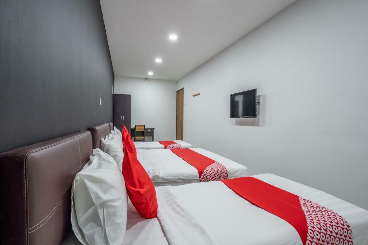 Oyo 1167 Rest And Go Hotel Klang Exterior photo