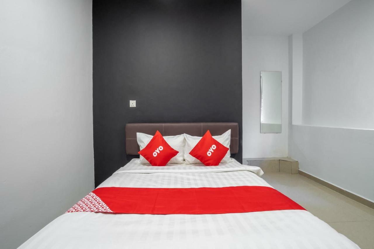 Oyo 1167 Rest And Go Hotel Klang Exterior photo