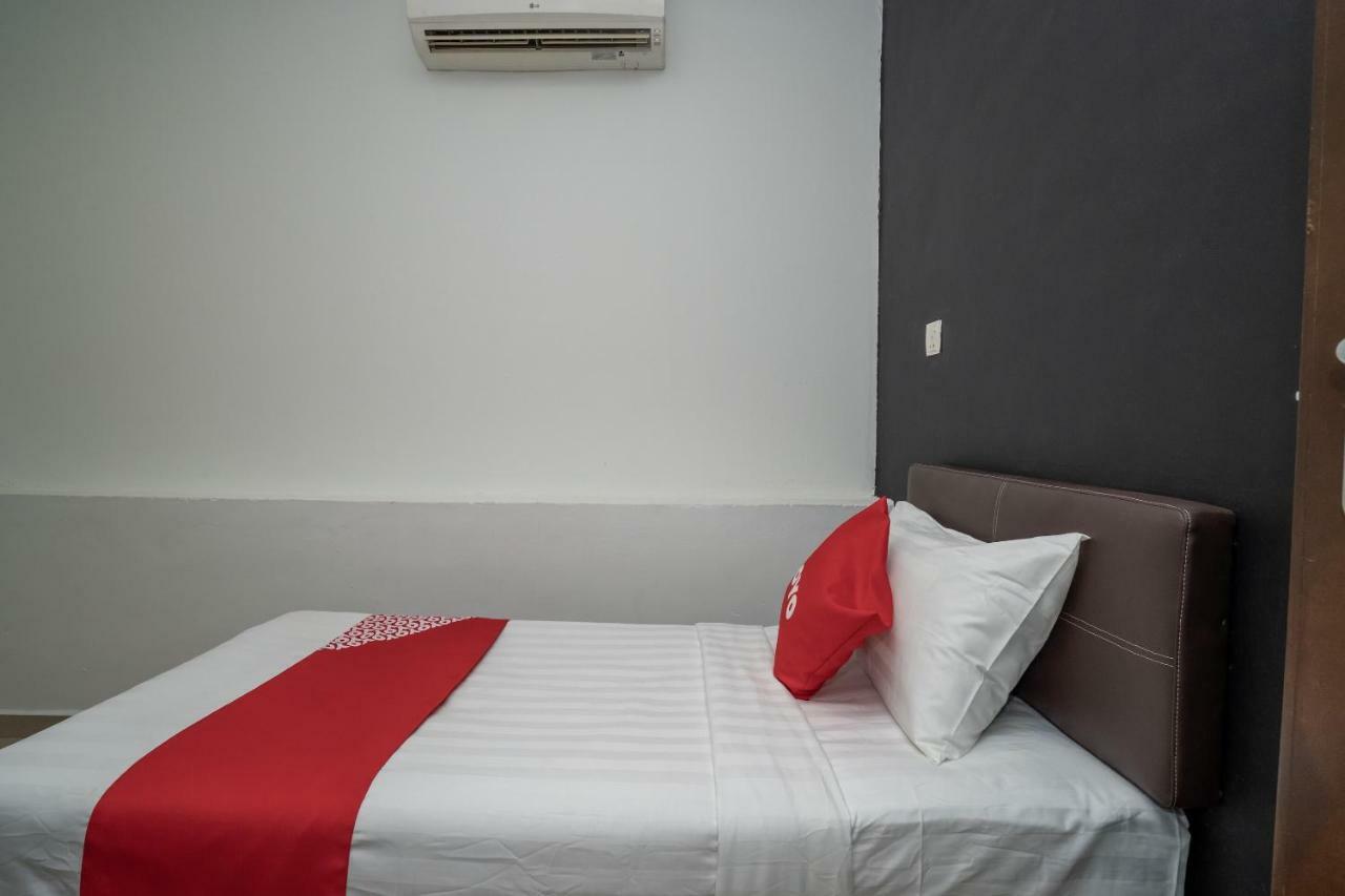 Oyo 1167 Rest And Go Hotel Klang Exterior photo