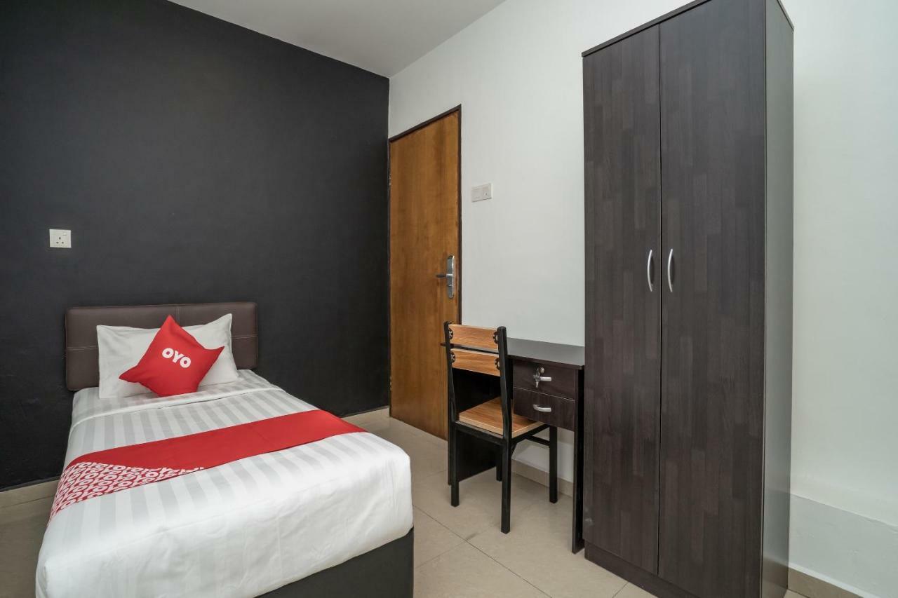 Oyo 1167 Rest And Go Hotel Klang Exterior photo