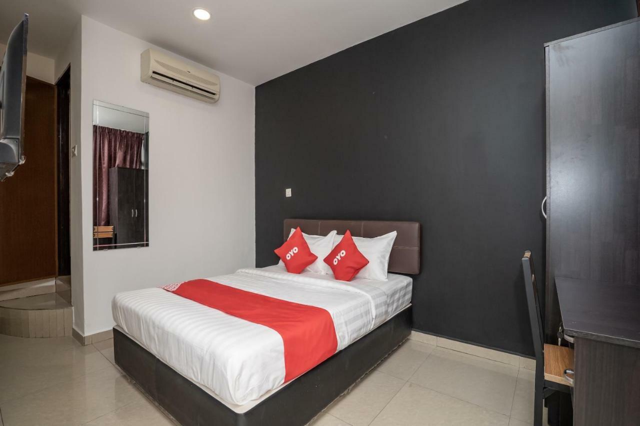 Oyo 1167 Rest And Go Hotel Klang Exterior photo