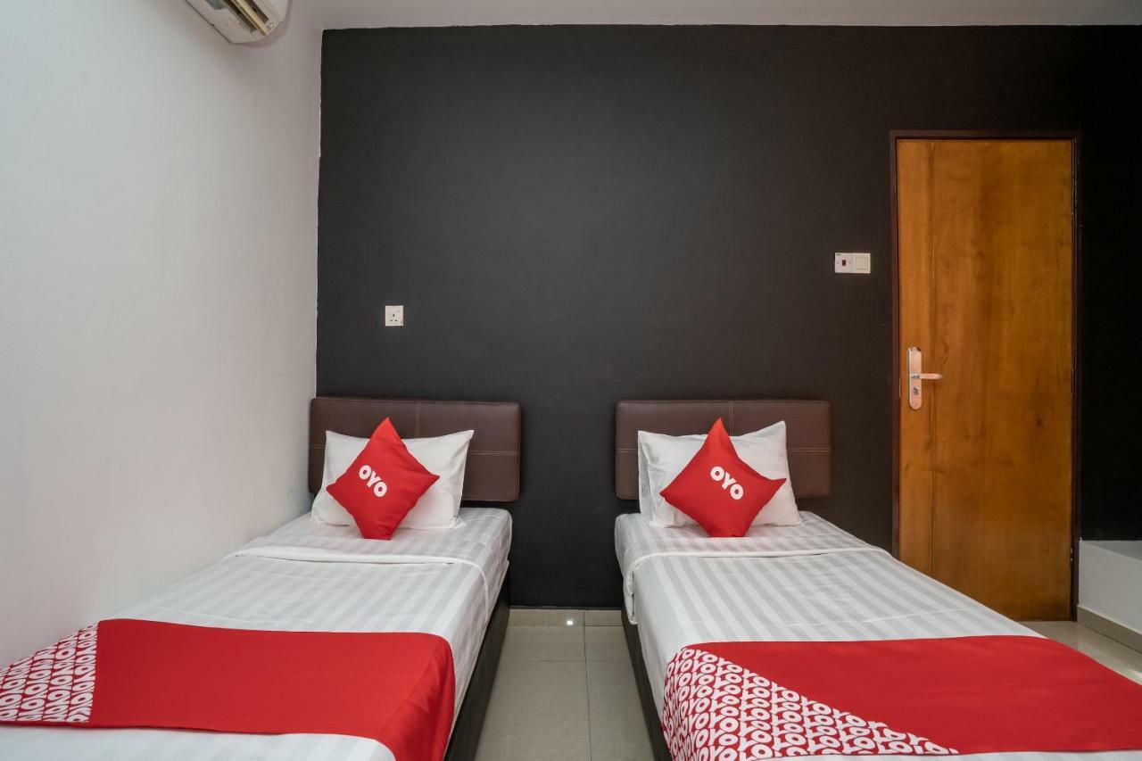Oyo 1167 Rest And Go Hotel Klang Exterior photo