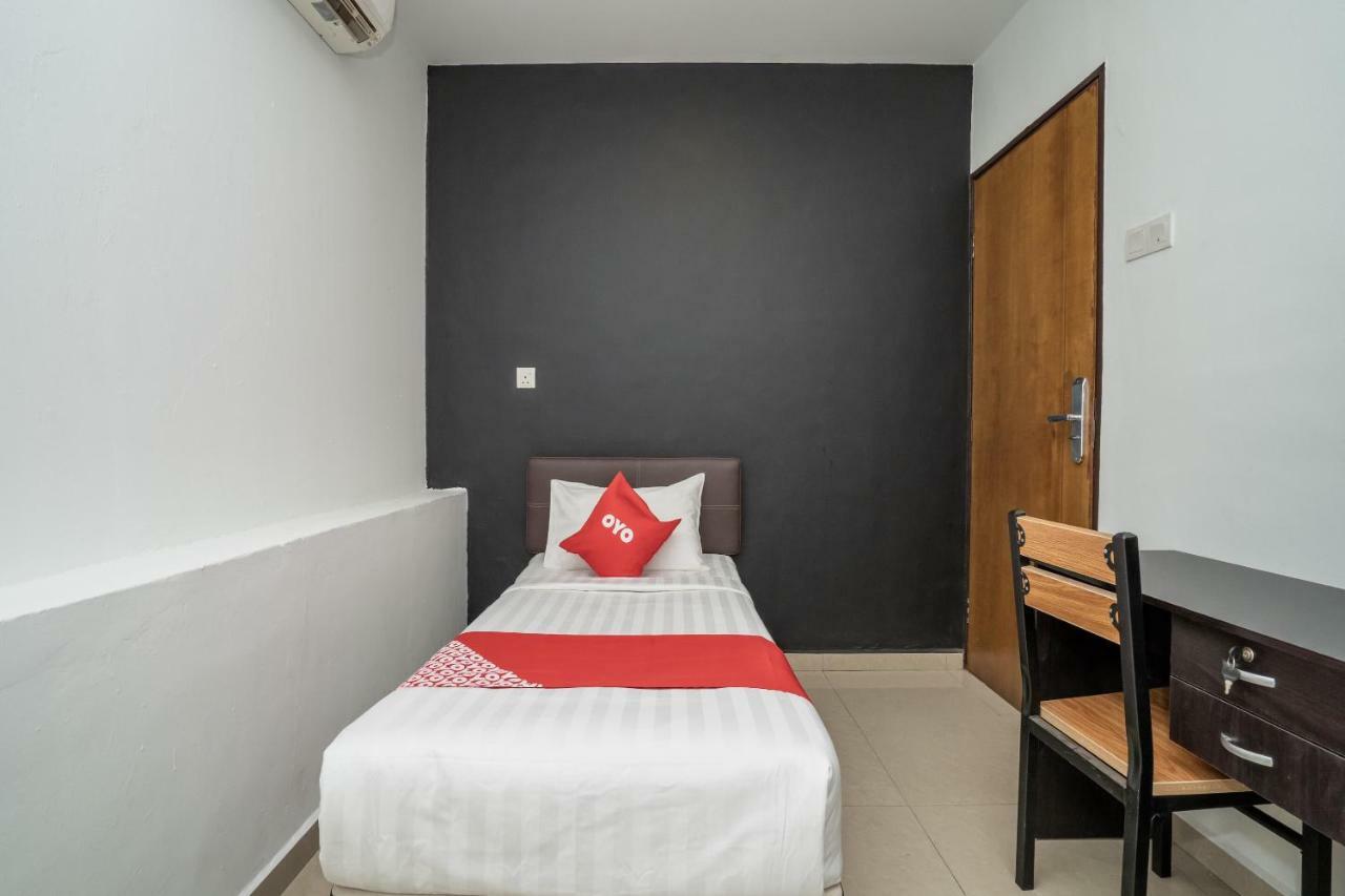 Oyo 1167 Rest And Go Hotel Klang Exterior photo