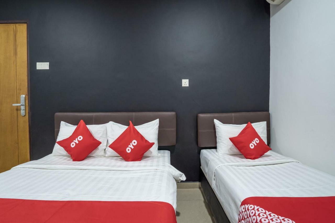 Oyo 1167 Rest And Go Hotel Klang Exterior photo