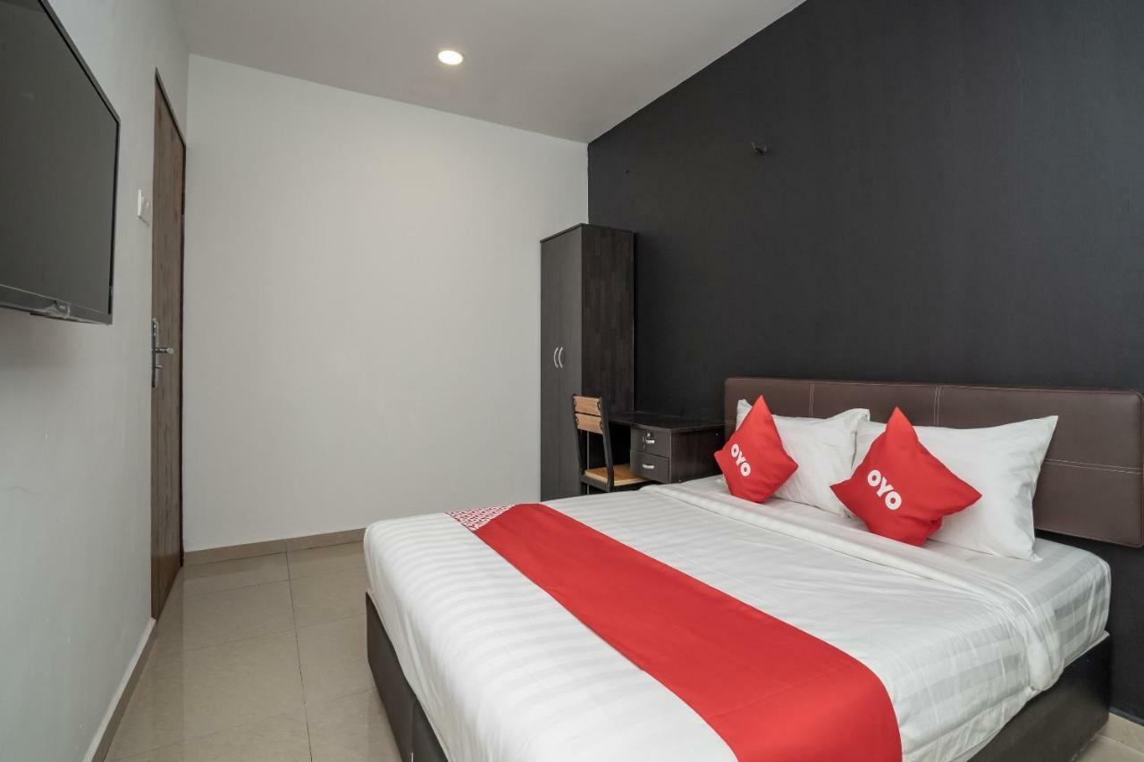 Oyo 1167 Rest And Go Hotel Klang Exterior photo