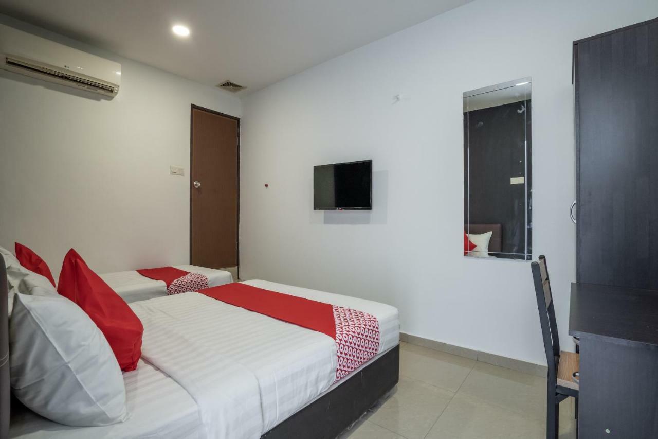 Oyo 1167 Rest And Go Hotel Klang Exterior photo