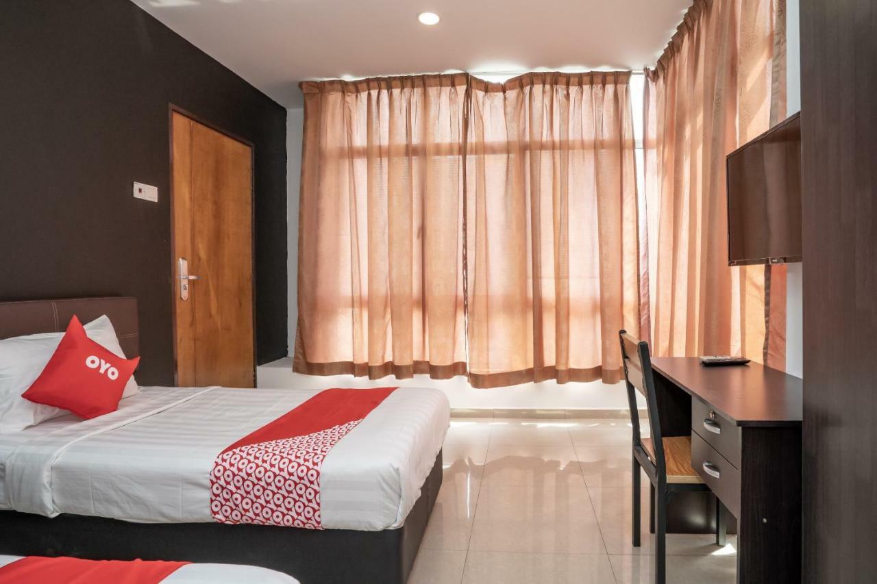 Oyo 1167 Rest And Go Hotel Klang Exterior photo